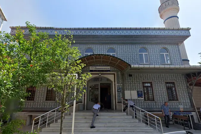 Nur Cami kapak fotoğrafı