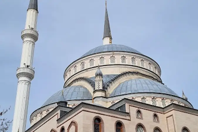 Haznedar Merkez Cami kapak fotoğrafı