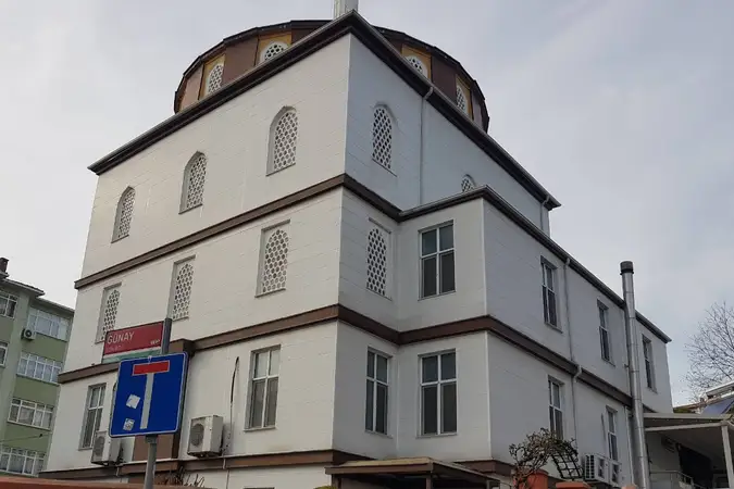 Merter İnce Minare Cami kapak fotoğrafı