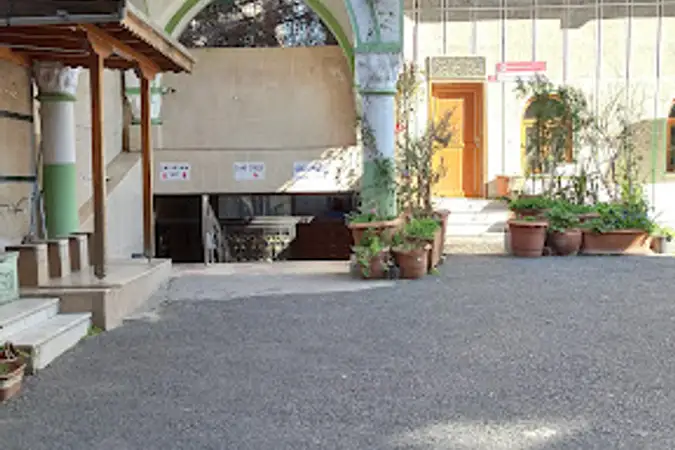 Merter Mescidi Nurani Cami kapak fotoğrafı