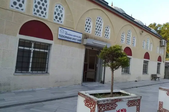 Tozkoparan Uhut Cami kapak fotoğrafı