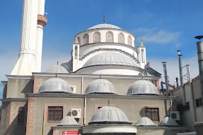 Üçyüzlü Çeşme Cami kapak fotoğrafı