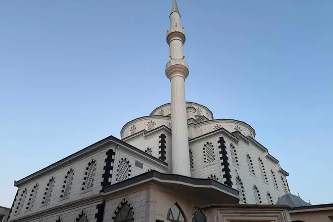 Cengiz Topel Cami kapak fotoğrafı