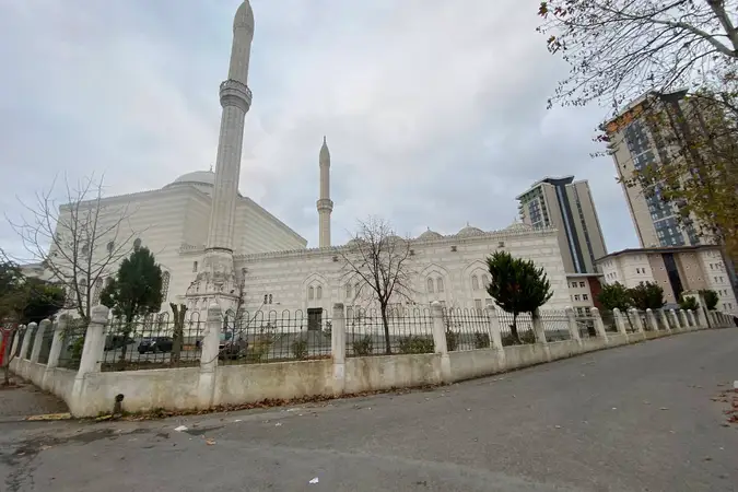 Hasan Tahsin Uğur Cami kapak fotoğrafı