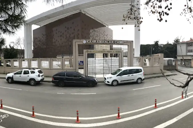 Kahramanlar Cami kapak fotoğrafı