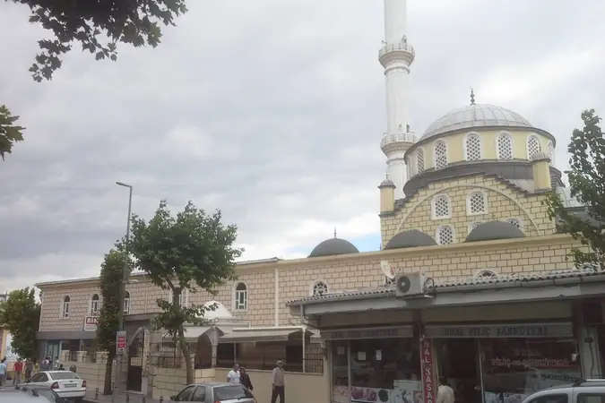 İnönü Mahallesi Maslak Çeşme Ulu Cami kapak fotoğrafı