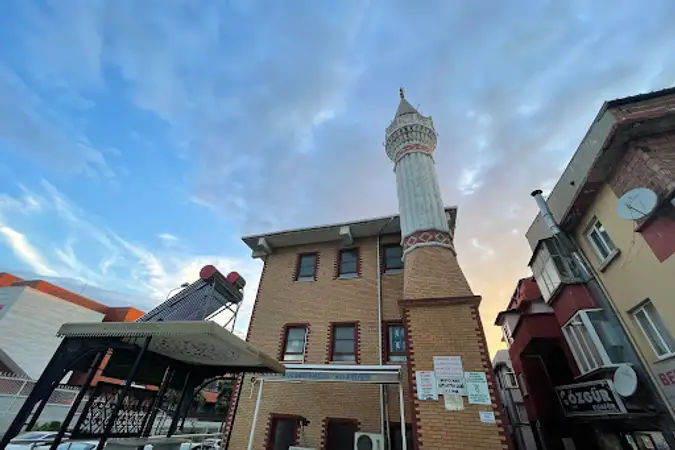 Sefaköy Bayraktar Cami kapak fotoğrafı