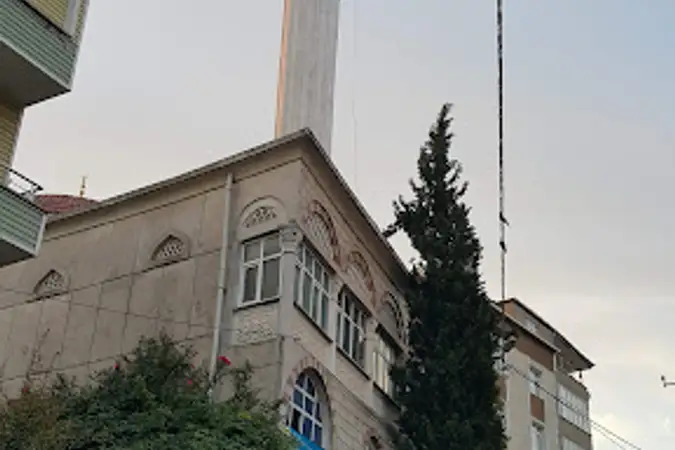 Uhuvvet Cami kapak fotoğrafı