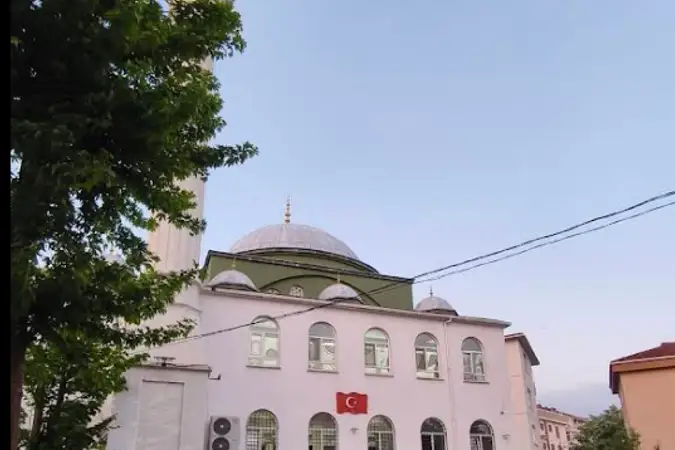 Kılavuz Çayırı Cami kapak fotoğrafı