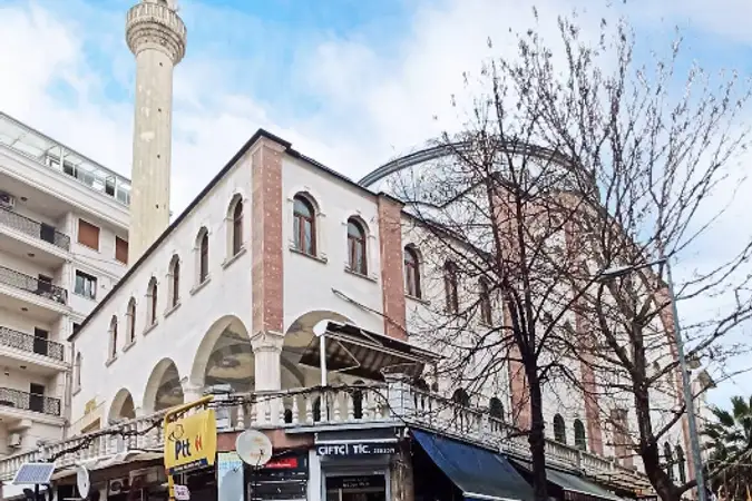 Küçükyalı Merkez Cami kapak fotoğrafı