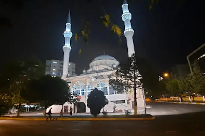 Yusuf Ziya Üçüncü Cami kapak fotoğrafı