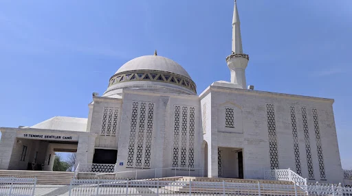 15 Temmuz Şehitler Cami kapak fotoğrafı
