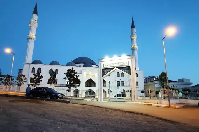Amine Hatun Cami kapak fotoğrafı