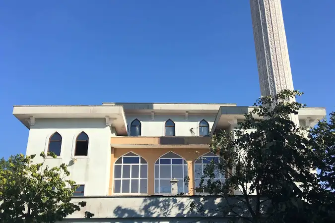 Emirli Cami kapak fotoğrafı