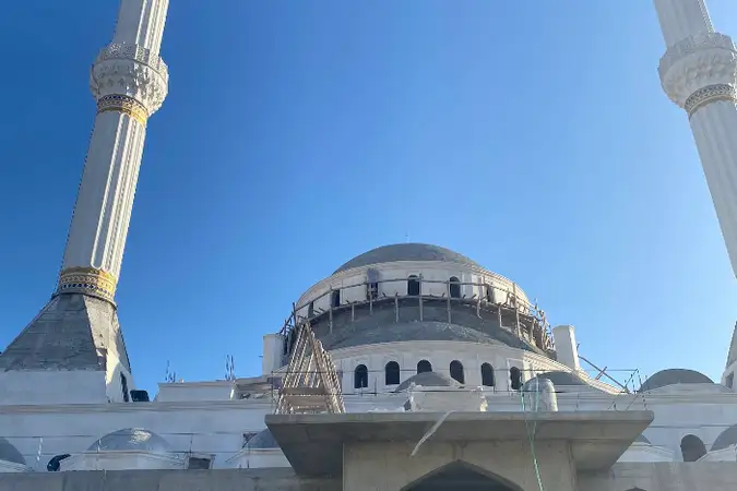 Güllübağlar Merkez Cami kapak fotoğrafı