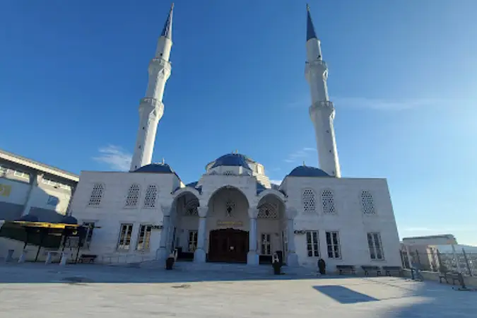 Aziz Bayraktar Cami kapak fotoğrafı