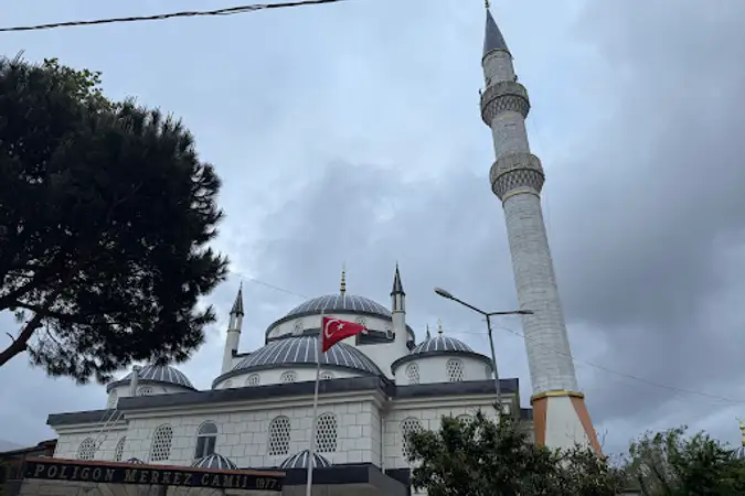 İstinye Poligon Cami kapak fotoğrafı