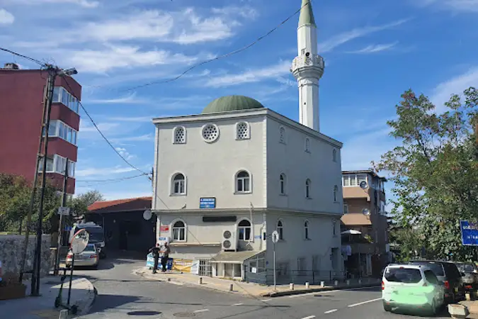 Rumeli Hisarüstü Merkez Cami kapak fotoğrafı