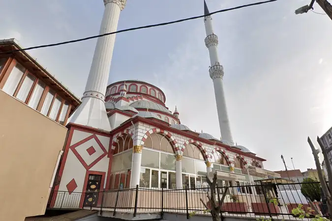 Cemil Meriç Merkez Cami kapak fotoğrafı