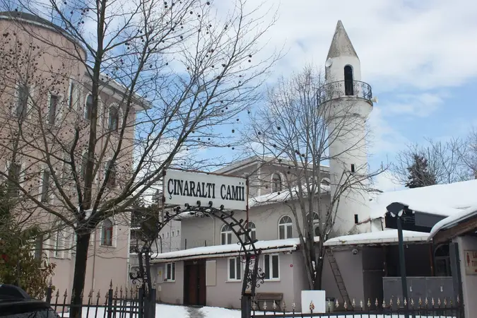 Çınaraltı Cami kapak fotoğrafı