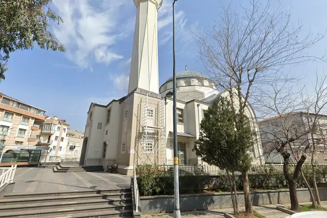 Abdullahbey Cami kapak fotoğrafı