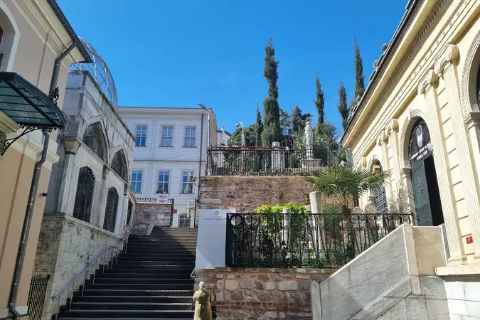 Aziz Mahmut Hüdai Cami kapak fotoğrafı