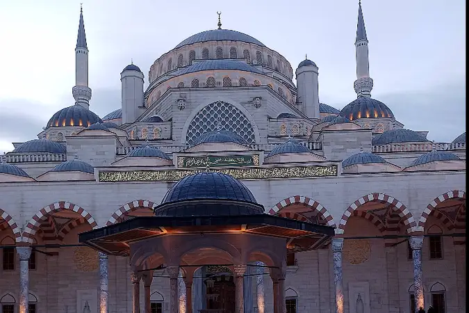 Büyük Çamlıca Cami kapak fotoğrafı