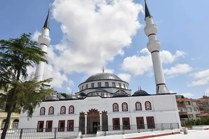 Büyük Çamlıca Şehit Onur Ensar Ayanoğlu Cami kapak fotoğrafı
