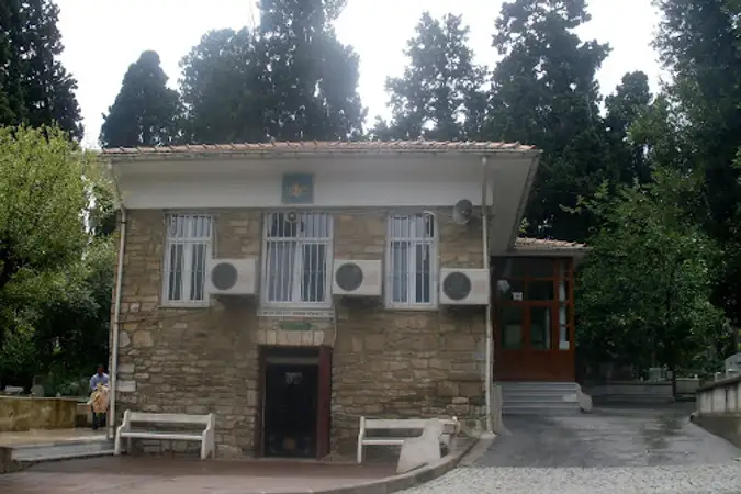 Karaca Ahmet Şehitlik Cami kapak fotoğrafı