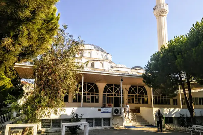 Fatih Yeni Cami kapak fotoğrafı