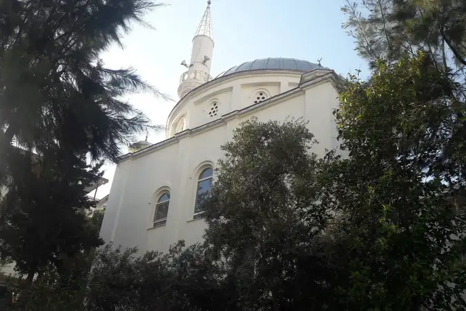 Beyaz Cami kapak fotoğrafı