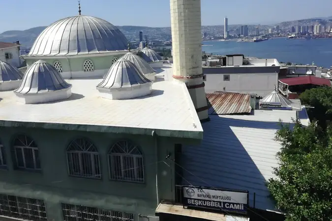 Beşkubbeli Cami kapak fotoğrafı
