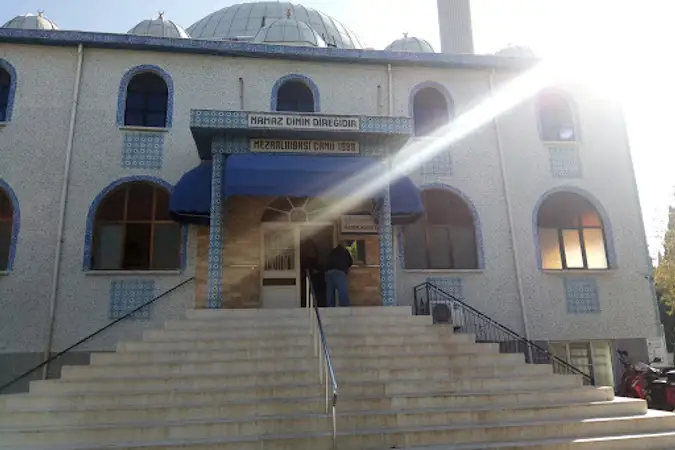 Mezarlıkbaşı Cami kapak fotoğrafı