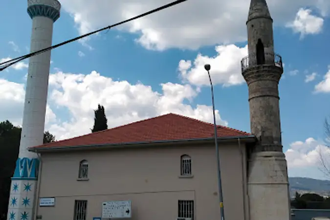 Yukarıbey Mahallesi Orta Cami kapak fotoğrafı