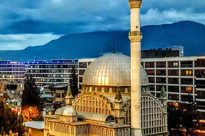 Emre Cami kapak fotoğrafı