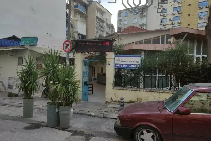 Küçük Cami kapak fotoğrafı