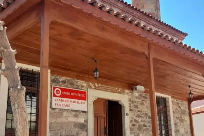 Çandarlı Yalı Cami kapak fotoğrafı