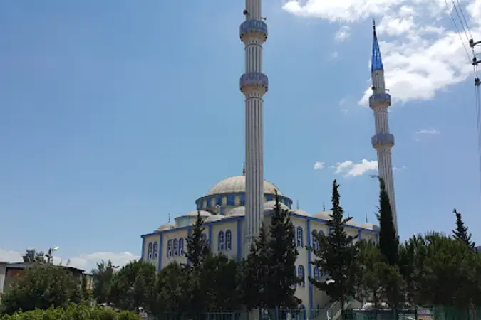Eski İzmir Uzundere Hicret Cami kapak fotoğrafı