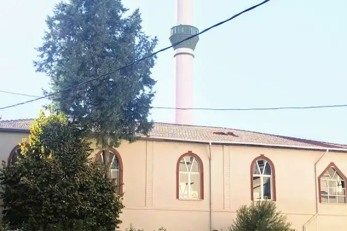 Yumurtacı Ahmet Akdeniz Üçkuyular Cami kapak fotoğrafı