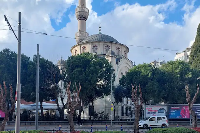 Alsancak Hocazade Cami kapak fotoğrafı