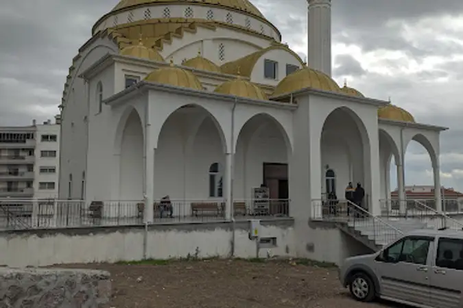 Hasan Tahsin Cami kapak fotoğrafı