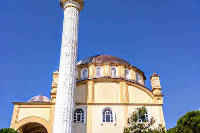 Akarca Mehmet Saran Cami kapak fotoğrafı