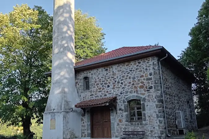 Servetiye Karşı Taş Cami kapak fotoğrafı