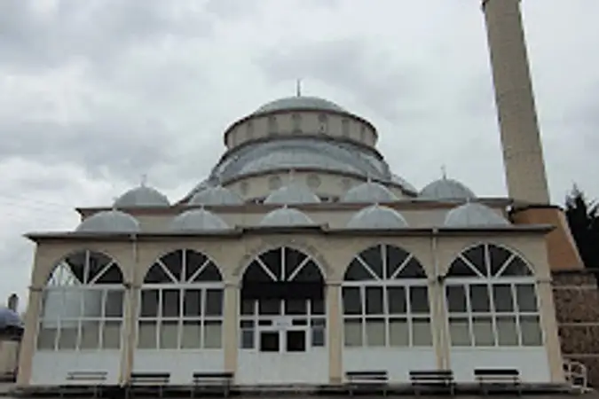 Yahya Kaptan Merkez Cami kapak fotoğrafı