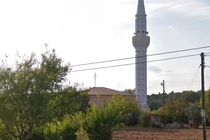 Uzuncaburç Köyü Ovacık Alanı Cami kapak fotoğrafı
