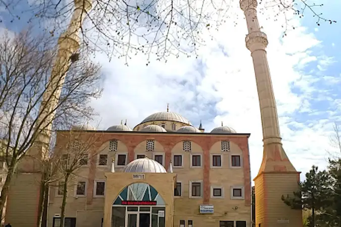 Kızılpınar Merkez Cami kapak fotoğrafı
